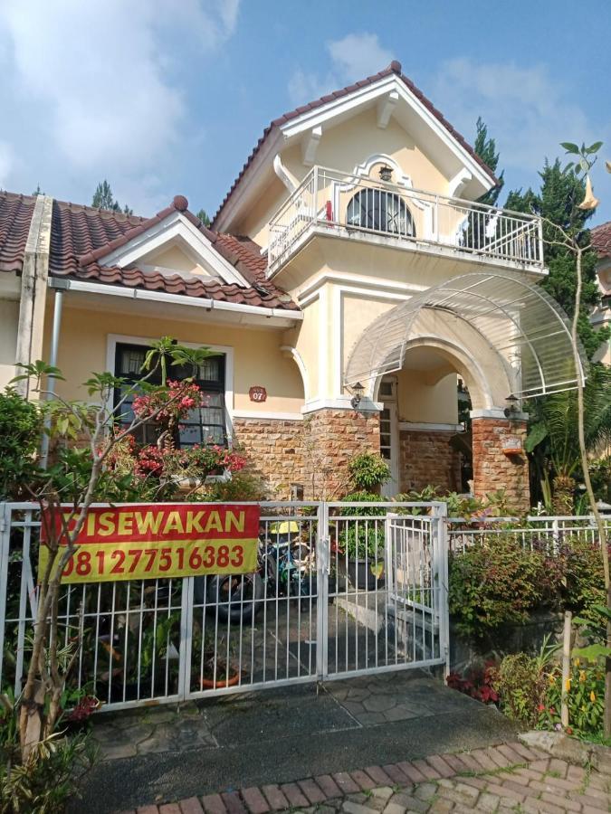 Villa Kota Bunga Cipanas 3 Kamar Baru Renovasi Full Wifi Cikundul Екстериор снимка